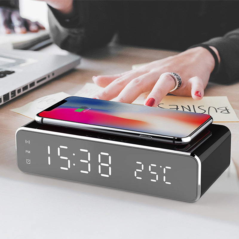 „LED Elektrischer Wecker mit Wireless Charger – Digitaler Tischwecker mit Thermometer, HD Spiegelanzeige & Uhr für Schreibtischdeko“