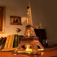 Ein einzigartiges Holzpuzzle in XL-Größe mit 4 faszinierenden Lichtshows.
Erleben Sie die Magie von Paris direkt bei Ihnen zu Hause!