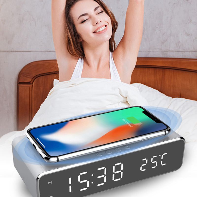„LED Elektrischer Wecker mit Wireless Charger – Digitaler Tischwecker mit Thermometer, HD Spiegelanzeige & Uhr für Schreibtischdeko“